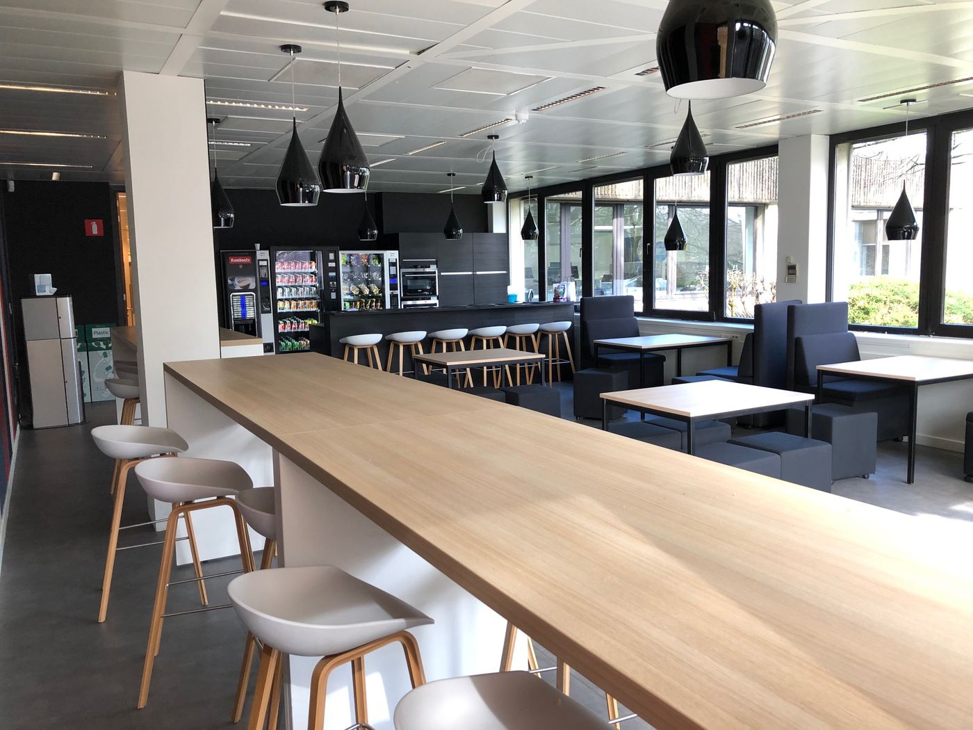 Bedrijfsgebouw van 1.314 m² met moderne kantoren nabij E40 te Zaventem - photo 2