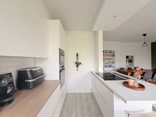 Instapklaar, modern appartement met 2 slaapkamers, ruim terras en uitstekende liggingOp zoek naar een stijlvol en praktisch ingedeeld appartement met...