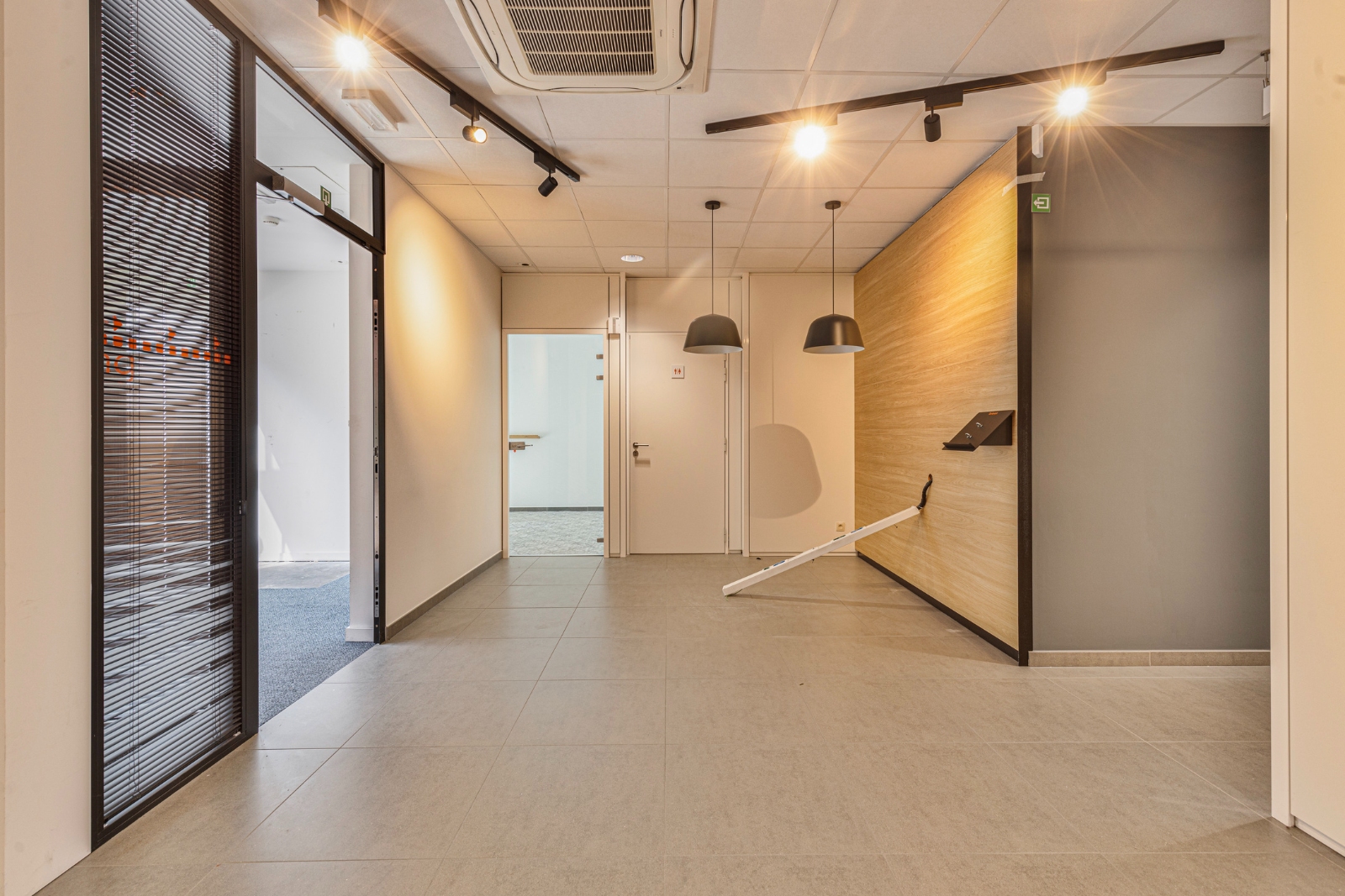 Kantoor- of praktijkruimte met 3 staanplaatsen - foto 5