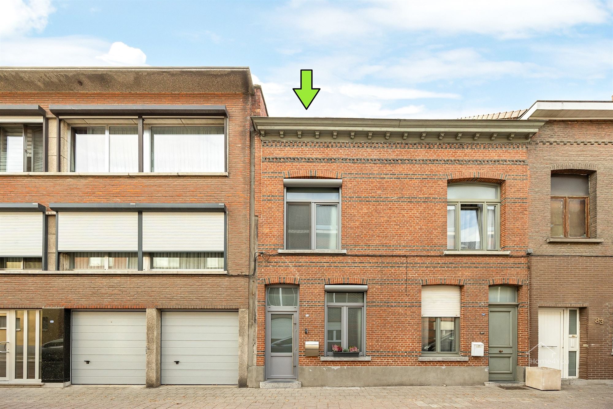 Charmante rijwoning met 3 slaapkamers en ruim dakterras - foto 1