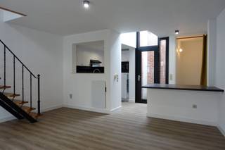In het centrum van Stalhille, met een goede verbinding naar omliggende steden, treffen we deze volledig vernieuwde rijwoning aan.Deze woning wordt...
