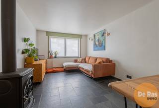 EERSTE BEZOEKDAG ZATERDAG 28/3 VAN 10U TOT 12U (enkel op afspraak!)<br /><br />HAALTERT - Deze woning ligt in een rustige, doodlopende straat met een bijzonder centrale ligging. Scholen, winkels, openbaar vervoer en belangrijke invalswegen zijn allen dichtbij. <br />De woning werd binnen reeds voor een groot stuk gerenoveerd en ook een stuk bijgebouwd. <br /><br />Op het gelijkvloers bevinden zich de inkomhal, een badkamer met douche, een woonkamer, een volledig geïnstalleerde keuken met leuke ontbijthoek, een ruimte voor eventueel een burau, een praktische wasplaats/berging en een apart toilet. Op de eerste verdieping zijn er naast de nachthal slaapkamers. Achteraan is er een zuidgerichte ruime tuin die heel wat potentieel biedt voor wie graag buiten leeft en een prachtig zicht heeft op de groene omgeving. Ook een buitenberging en voldoende opslagplaats zijn aanwezig. <br />Vooraan de woning bevinden zich meerdere staanplaatsen. <br />Extra troef aan deze woning is de doorgang links (deur) van de woning, wat het praktisch maakt om met fietsen, vuilnis en dergelijke te passeren.<br /><br />Kortom ben je op zoek naar een solide woning met mogelijkheden op een vlot bereikbare maar toch rustige verkeersluwe en centraal gelegen locatie, voorzien van 3 slaapkamers en tuin? <br />Aarzel dan niet en plan snel een afspraak! meer info of bezoek: 053/606560<br /><br />De vermelde prijs is een richtprijs. Na ontvangst van de biedingen zal de verkoper beslissen of hij/zij de eigendom verkoopt aan het beste bod. De richtprijs is aldus niet bindend voor de verkoper. Voor meer info kunt u ons contacteren of het reglement raadplegen op onze website.