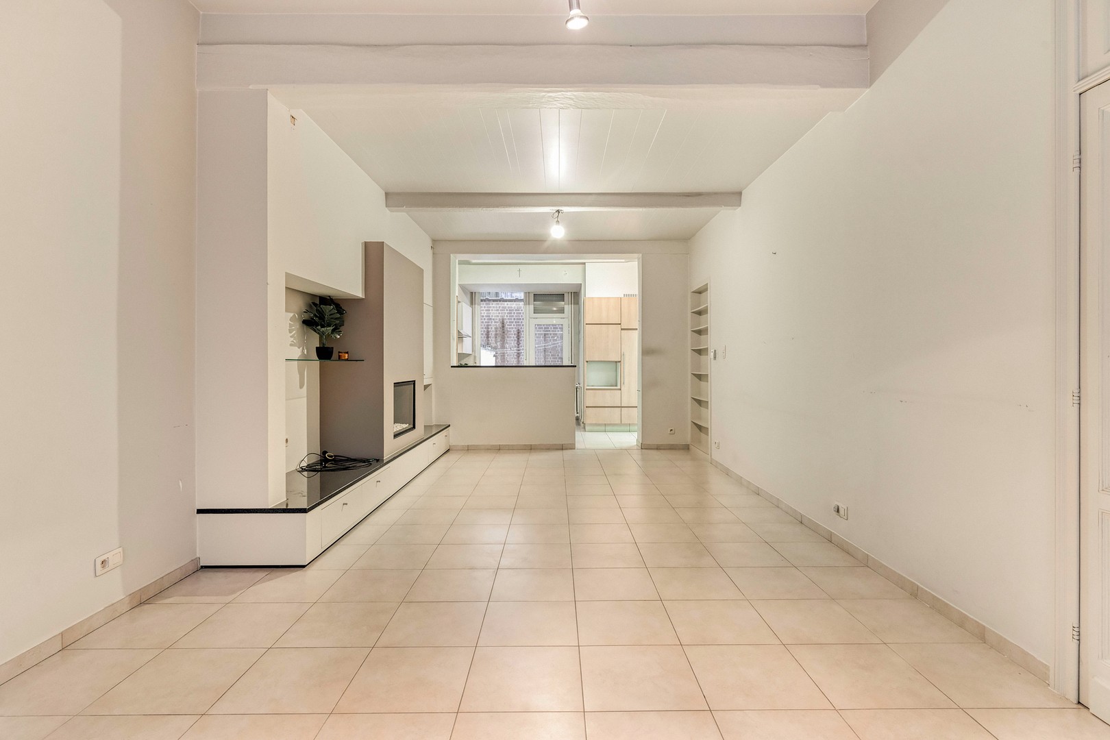 Ruime tussenwoning met 3 slaapkamers, zolderkamer en garagebox in Izegem - foto 4