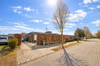 VERKOCHT - COMPROMIS IN OPMAAK !In een zeer rustige en gegeerde buurt te Ertvelde bevindt zich deze mooi onderhouden halfopen bungalow op een perceel...