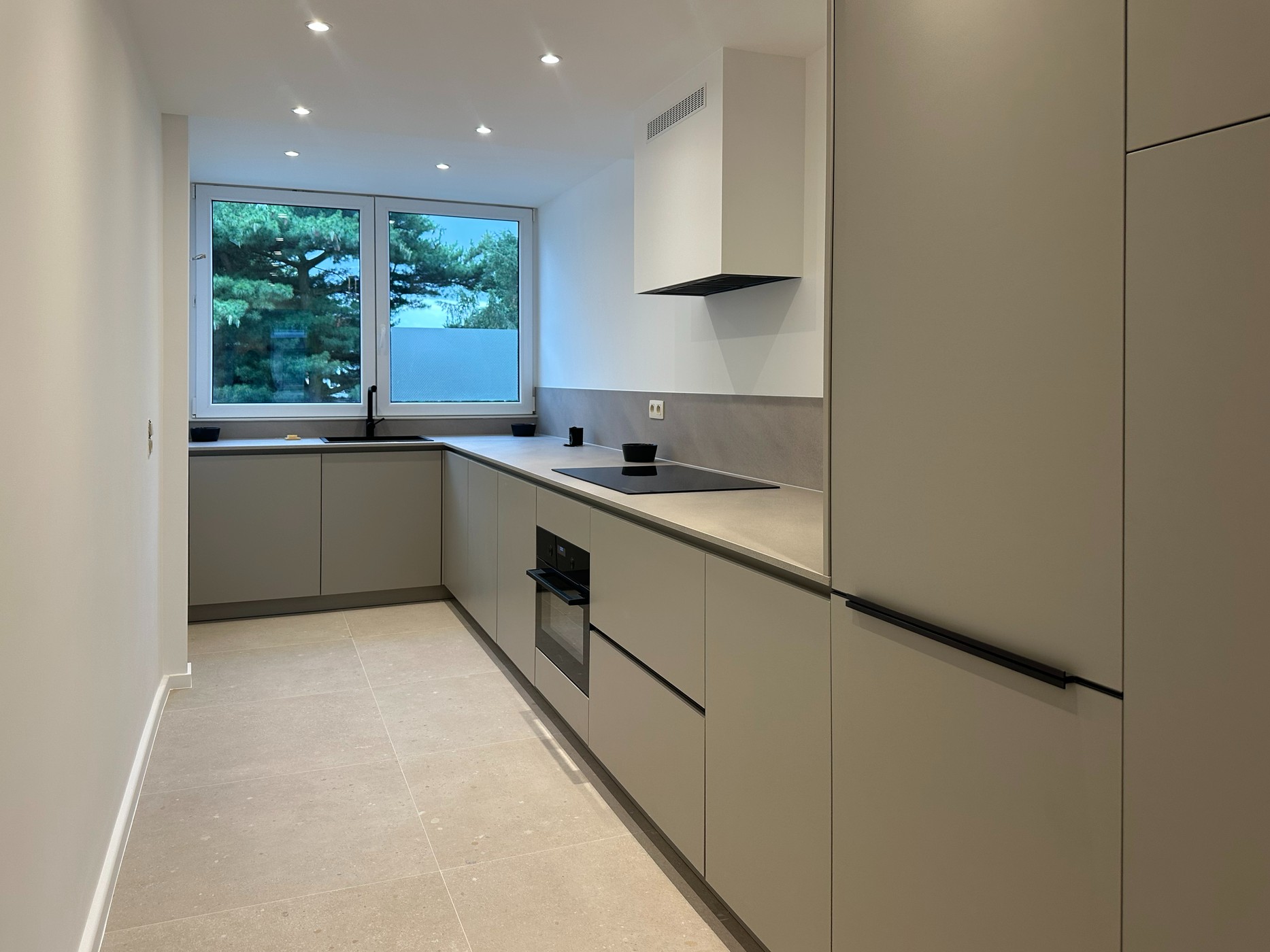 Stijlvol gerenoveerd 2-slaapkamerappartement op een rustige, toplocatie! - foto 3