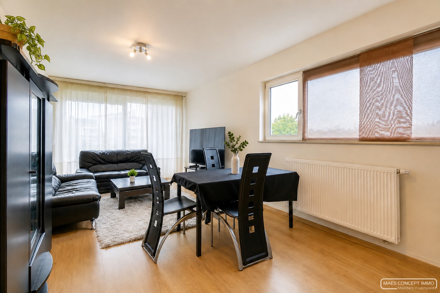 Instapklaar 2-slaapkamerappartement met terrassen in hartje Waregem - photo 4