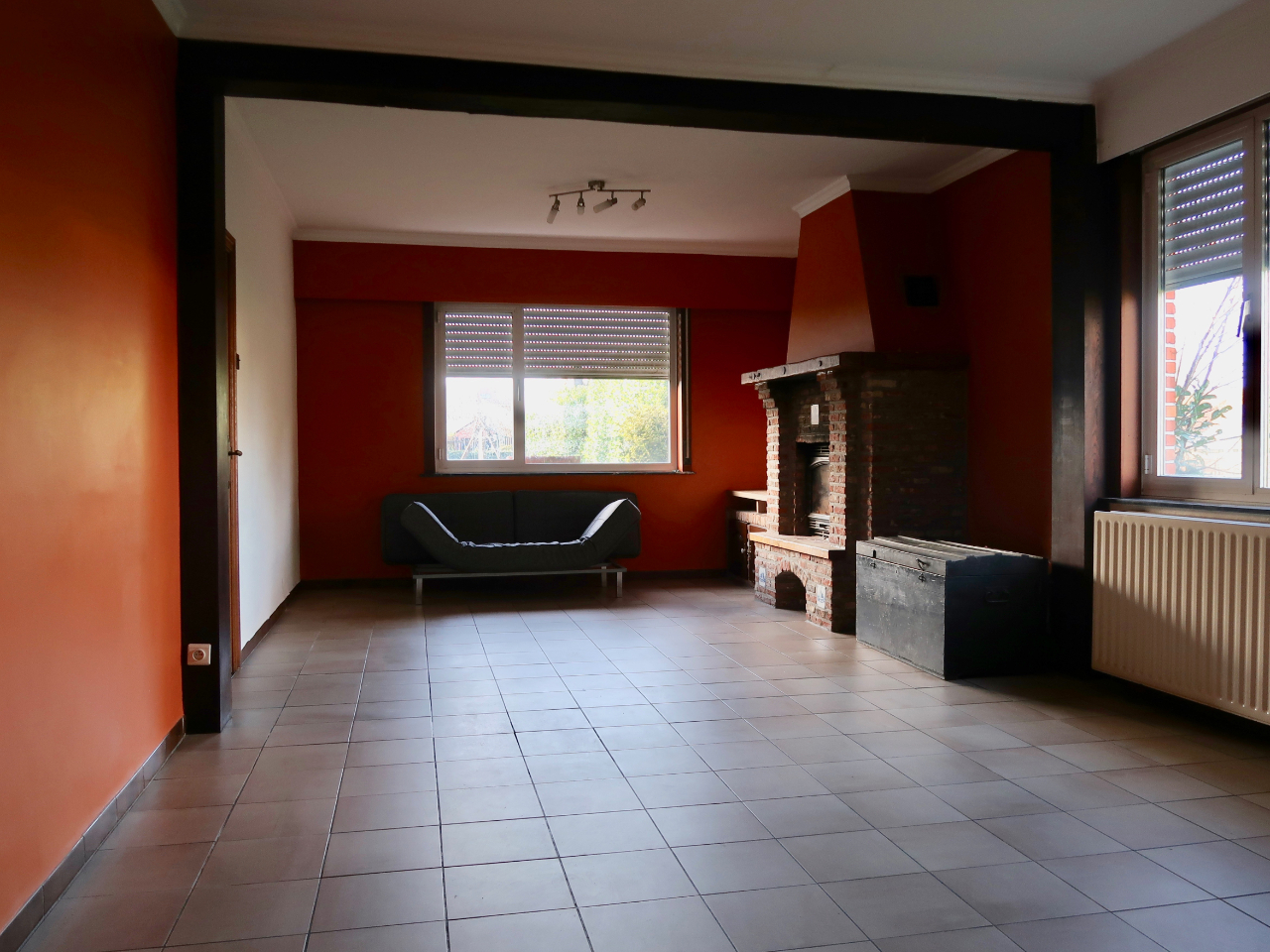 Hoeve met 4 slaapkamers, garage en stalling. - foto 5