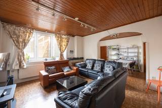 Ligging Dit appartement is gelegen in de Erasmusstraat 18 te Borgerhout (2140), in een rustige en aangename straat met een vlotte verbinding...