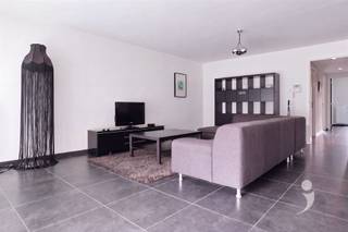 <p><span>Looking for a move-in ready apartment in a very quiet location in the center of Leuven? Then this well-maintained apartment on the first floor is definitely worth a visit!</span></p><p><span> </span></p><p><span>The apartment is located on the first floor and accessible by lift or stairs. There is an entrance hall with guest toilet and a practical built-in wardrobe. There is a bright living area with seating area, dining space, and modern open kitchen. The kitchen is equipped with all necessary appliances. Additionally, there is a useful storage space.</span></p><p><span> </span></p><p><span>From the living area, there is access to the spacious southwest-facing terrace, overlooking the green inner garden.</span></p><p><span> </span></p><p><span>Furthermore, the apartment has two bedrooms (14m² and 10m²) and a bathroom with separate shower, bathtub, and double sink.</span></p><p><span> </span></p><p><span> </span></p><p><span> </span></p>