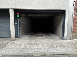 This parking space for rent is located at Oscar Verschuerestraat 1 in Waregem. The parking space is conveniently located in the center of Waregem...