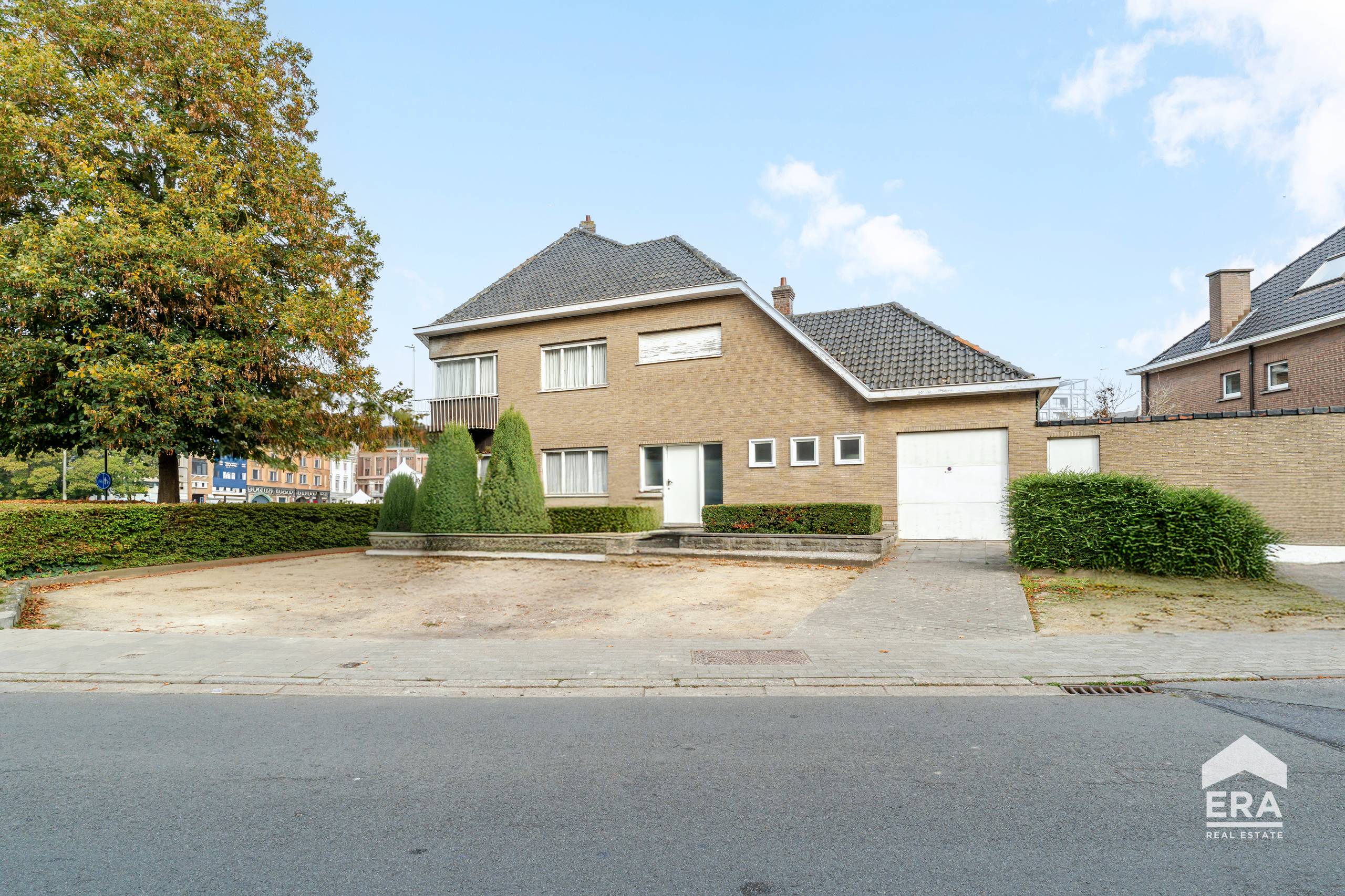 Ruime gezinswoning met 4 slaapkamers, garage en tuin - foto 1