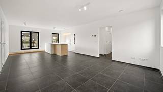 Nieuwbouw luxe penthouse met zeer ruim dakterras van 53m² op het zuid-westen.Verkoop onder registratiebelasting - 2% mogelijk - geen btw meer!Dit...