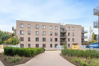 Ruim en aangenaam appartement met 1 slaapkamer en terrasInkomhal, living met open volledig ingerichte keuken, een berging/ wasplaats, nachthal met wc...