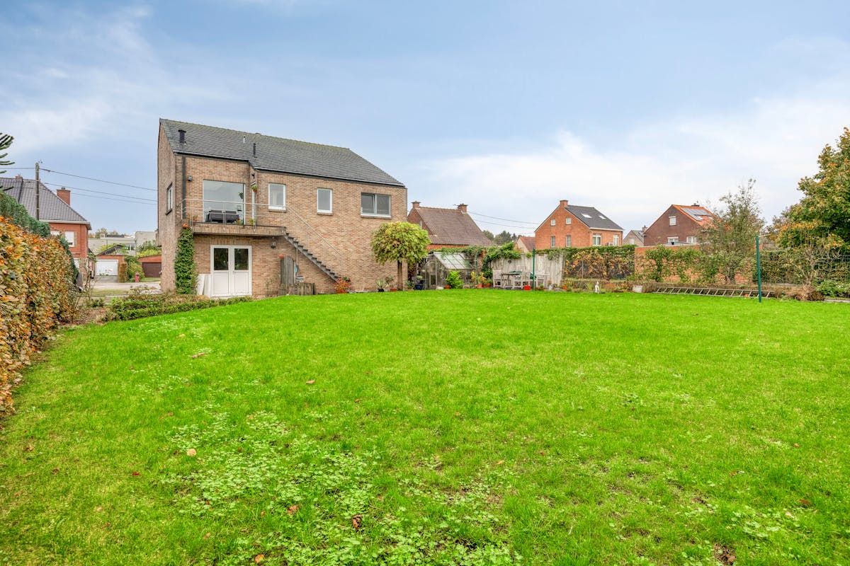 Maison spacieuse avec jardin et espace commercial ou bureau sur glvl - photo 2