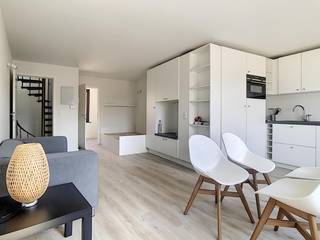 <p>This modern renovated studio in Leuven combines comfort, functionality and a convenient location. The studio is fully move-in ready and offers an inviting living environment for anyone looking for a practical and well-maintained home in Leuven.</p><p>Upon entering the studio, you immediately discover a welcoming and efficiently arranged space. The property is offered fully furnished with a comfortable bed and mattress, a table with chairs, a sofa and a television. The thoughtful layout allows you to enjoy a pleasant living space without the need for additional furniture.</p><p>The modern bathroom is equipped with a shower and provides all the necessary comfort for everyday living. The studio has been designed with attention to practicality and a pleasant living experience.</p><p>Outside, you can enjoy a terrace where you can relax and unwind. A further advantage is the shared garage, offering additional convenience. Utilities are individually managed, allowing you to keep clear control over your own consumption.</p><p>The location in Leuven is a strong asset for those who want to live close to shops, amenities, leisure facilities and the vibrant city atmosphere. Thanks to its modern renovation, complete furnishing, terrace and practical features, this studio in Leuven is an appealing place to call home.</p><p>Discover this comfortable studio and arrange a visit to experience the qualities of this property for yourself.</p>