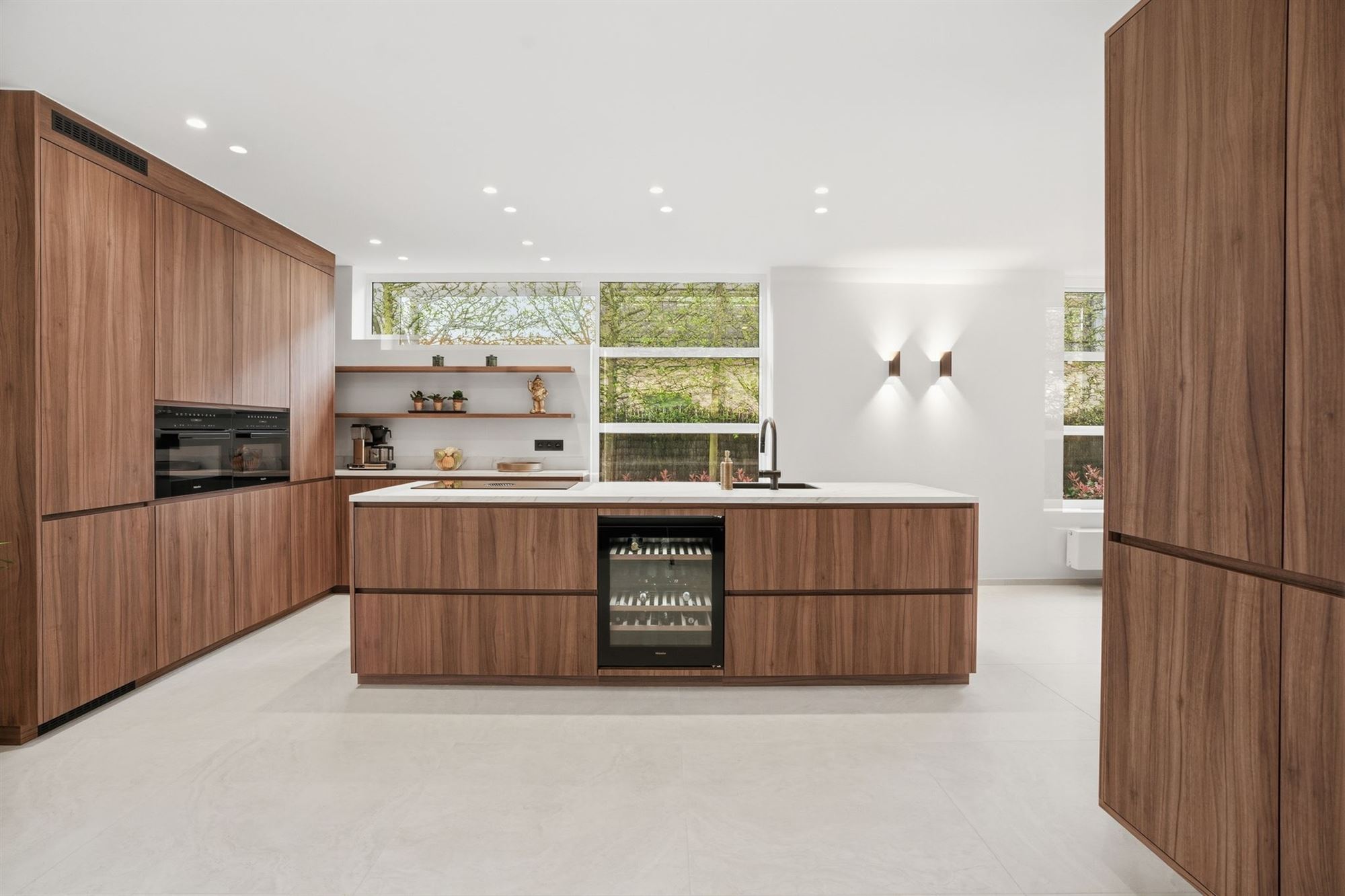 Exclusieve ruime villa op 1.965 m² - ideaal voor wie wonen wil combineren met een zelfstandig beroep - foto 4