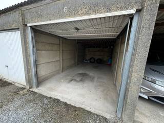 Garage à vendre à Leeuw-Saint-Pierre