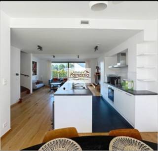 Bella Vita – Volledig gemeubileerde 3-gevelwoning (163 m²) met 3 verdiepingen, 3 slaapkamers en 2 badkamers. Volledig uitgeruste keuken...