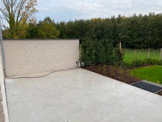 NIEUWBOUW prachtig afgewerkte 2-gevelwoning met grote tuin, ideaal gelegen in een rustige buurt en op 25min van centrum Leuven.Gelijkvloers:...