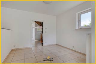 Immo Van Middelem vend cette maison très bien située et parfaitement entretenue de +/- 217 m² avec 3 chambres, jardin et garage, située au centre...