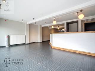 Deze voormalige taverne/brasserie  voorziet een toogruimte met ruime verbruikzaal, een extra (afgesloten) zaaltje, sanitaire voorzieningen,...