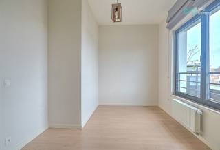 Tel: 0456 12 69 85  Mail: clara.ja@weinvest.beGelegen op de 5e en hoogste verdieping van een gebouw in het hart van een privé en beveiligde...