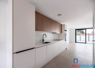 Koksijde-Bad, Residentie Cléo, Gerenoveerd duplex-appartement in het centrum, 2e verdieping met lift.Het moderne appartement bestaat uit: lichtrijke...