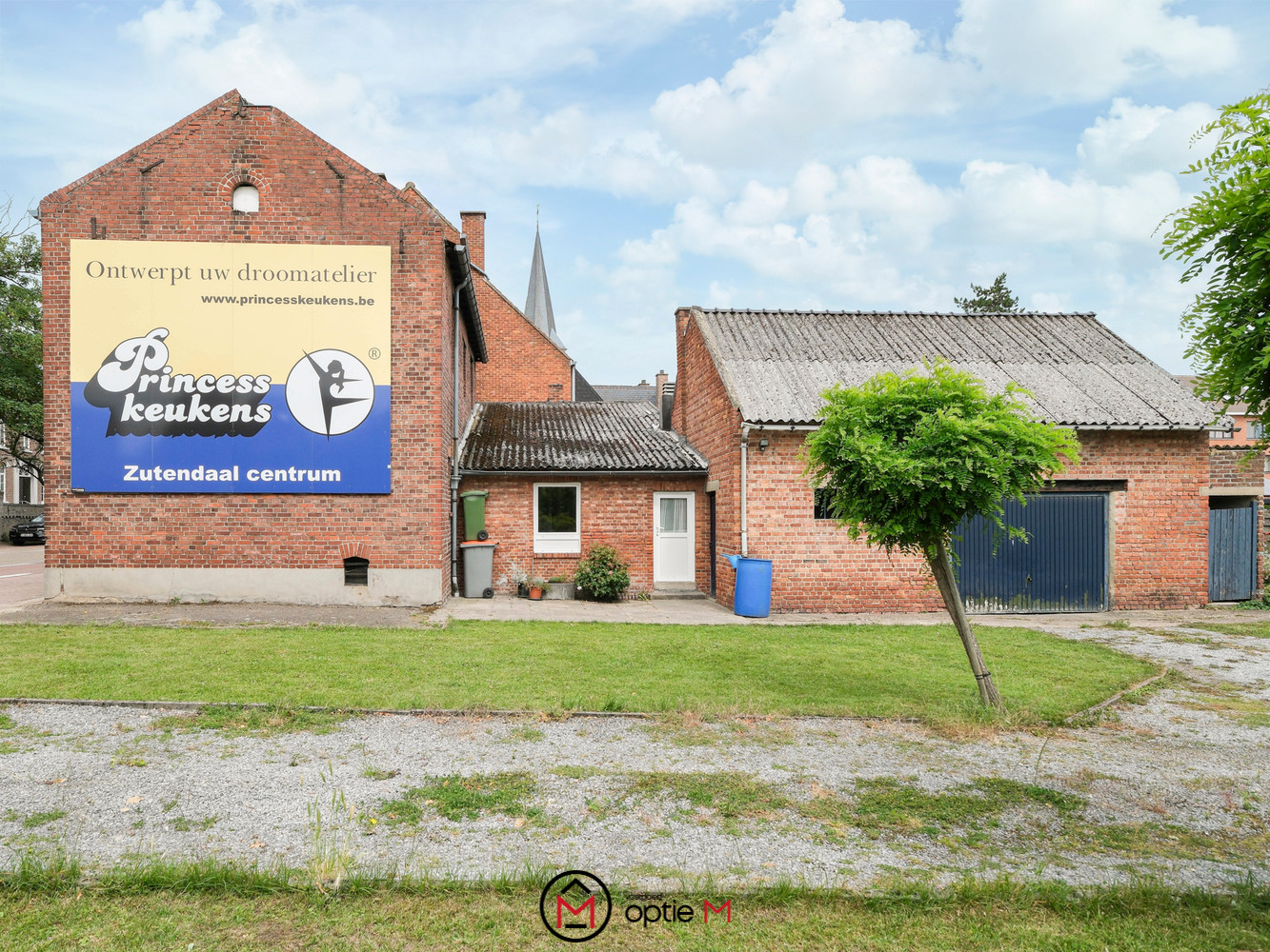 Te renoveren gezinswoning te koop in Bilzen-Hoeselt – met ruime tuin, garage en vijf slaapkamers - foto 5