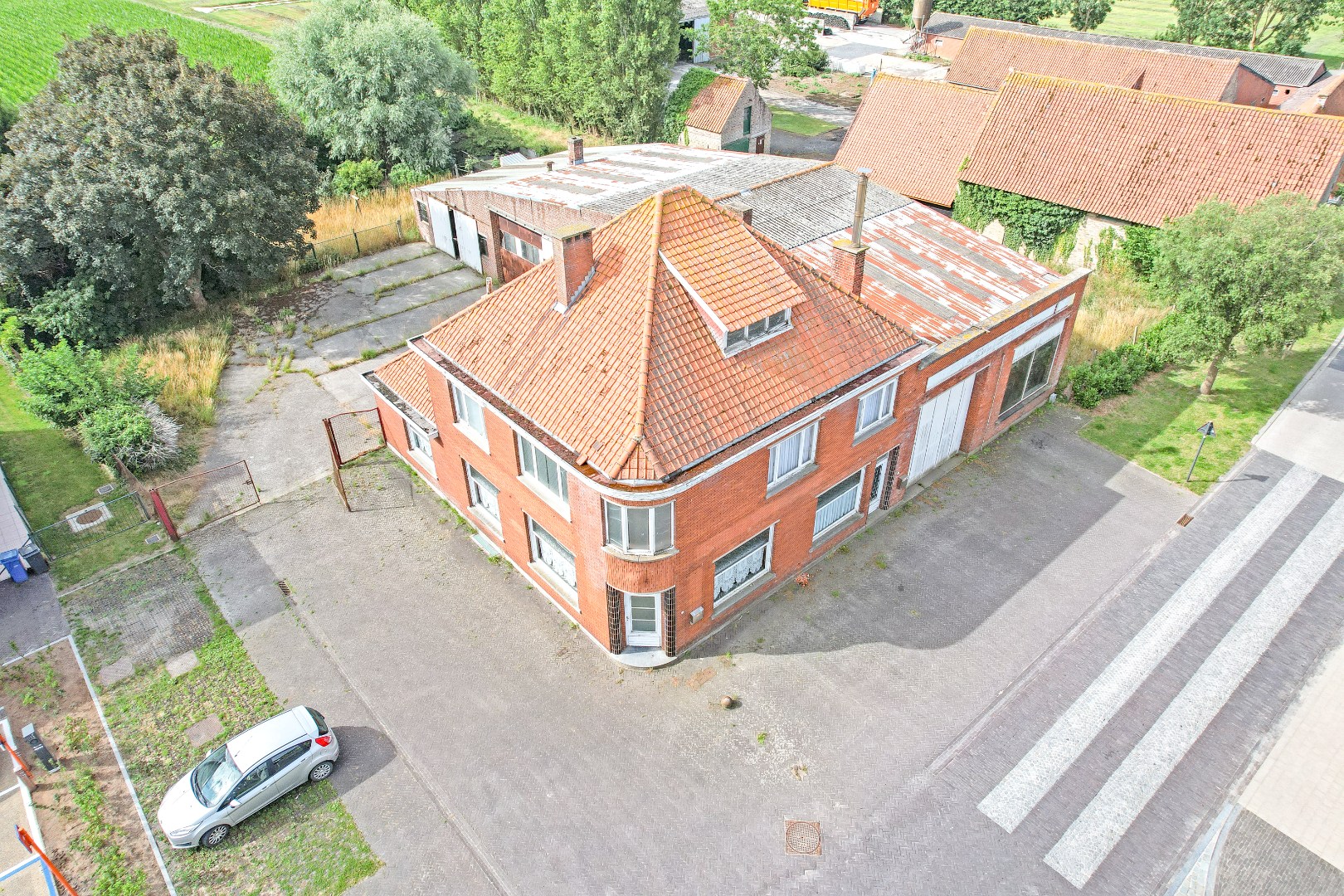 House for sale in Veurne with 5 bedrooms - photo 2