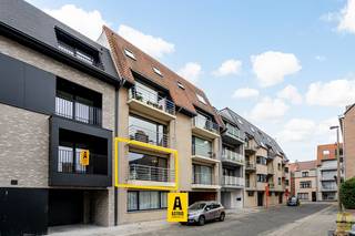 Centraal gelegen appartement vlakbij winkels, openbaar vervoer en op twee minuten stappen van de zee! Gesitueerd in het gezellige toeristische...