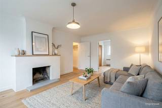 This completely to be renovated house for sale is located in a prime location in Vrasene, near all kinds of cozy restaurants and various stores...