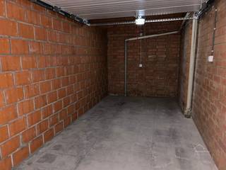 Garagebox in Antwerpen te koop!Deze uitstekende parkeerplaats is gelegen te Wilrijk en biedt een praktische oplossing voor wie betrouwbare...