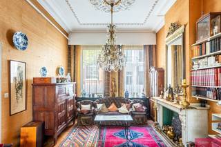 Charming townhouse to renovate with garden on MechelsepleinOn a prime location on the bustling Mechelseplein in Antwerp is this spacious townhouse...