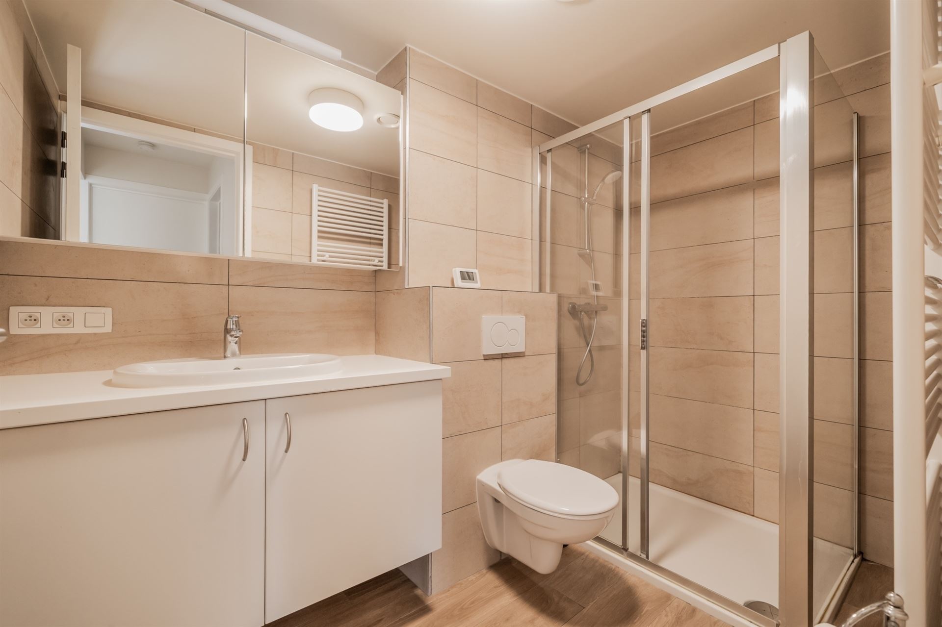 Modern 1 bedroom apartment with terrace in downtown! - photo 3