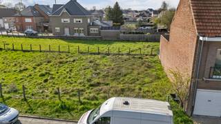 Voor meer info of een bezoek, bel 054 69 39 31 - Bent u op zoek naar de perfecte locatie om uw droomwoning te realiseren? Deze bouwgrond voor...