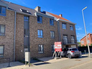 Bovengrondse autostaanplaats te huur in de Linderstraat 35 te Tongeren.Het gaat hier over de linkse autostaanplaats (parking 3).Voor meer...