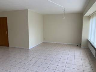 ENERGIEZUINIG EN OPGEFRIST APPARTEMENT MET 2 SLAAPKAMERS, GROOT TERRAS 24M² EN GARAGE1ste verdieping - ligging nabij centrum en station Ruisbroek...