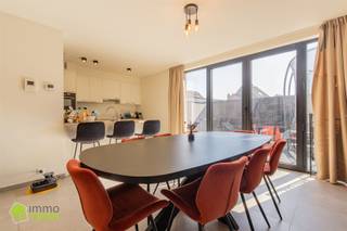 Modern gelijkvloers appartement met terras en staanplaats te Grembergen bij Dendermonde Dit appartement maakt deel uit van een kleinschalige...