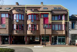 This spacious duplex apartment, located on the second floor with a lift, offers all the comfort in a central location in the heart of...