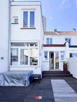 With a 202 m² plot, this house offers numerous possibilities for those who want to live close to the city, but still seek peace and privacy.Upon...