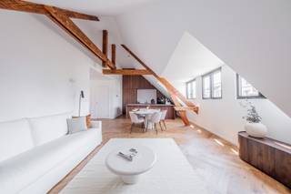 Gerenoveerde penthouse met 3 slpks en terrasGelegen in het centrum van Hove, op wandelafstand van allerhande winkels, vinden we dit gerenoveerde...