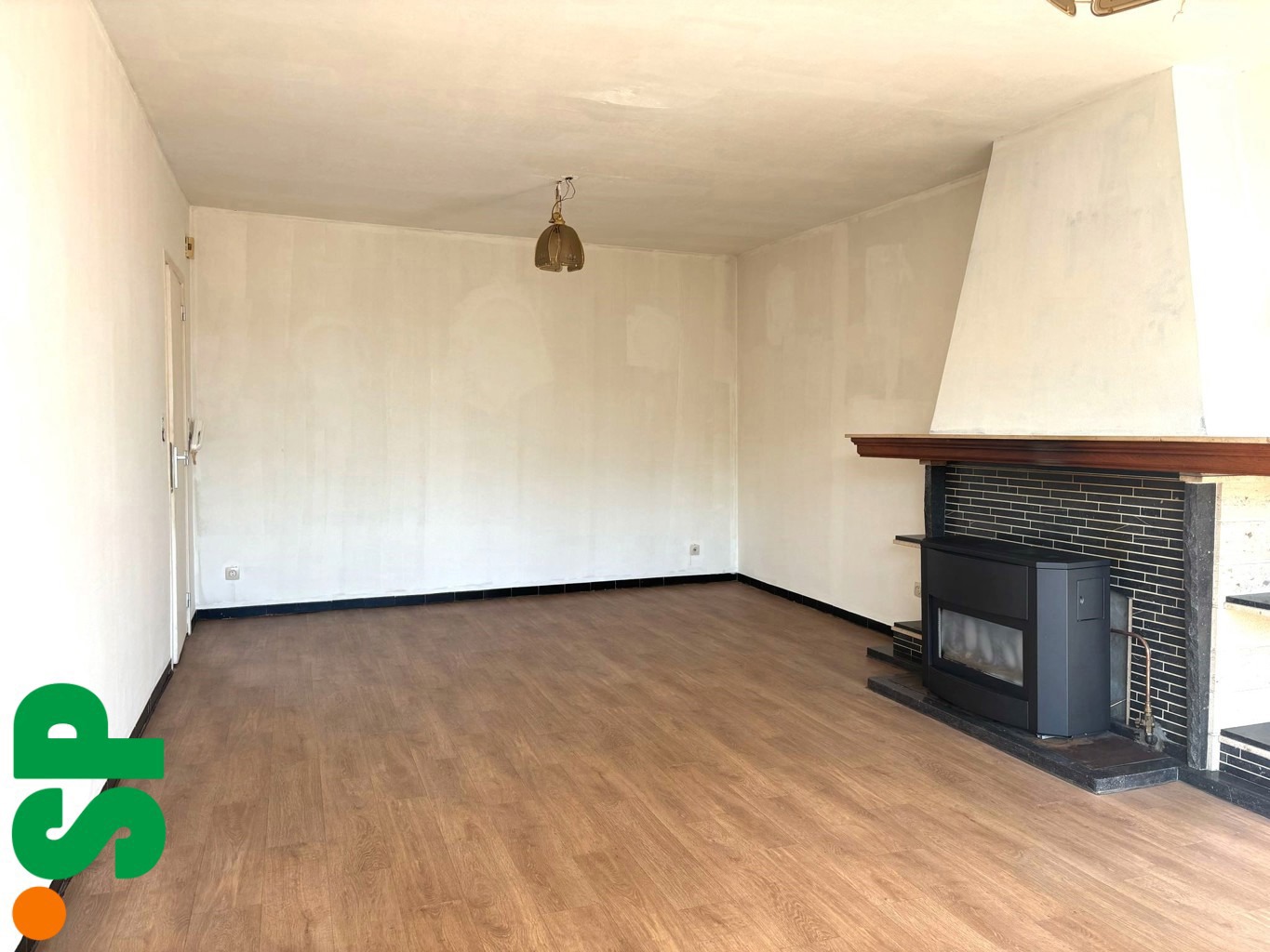 Appartement met 2 slaapkamers, terras en garage nabij het centrum van Geel.  - foto 2