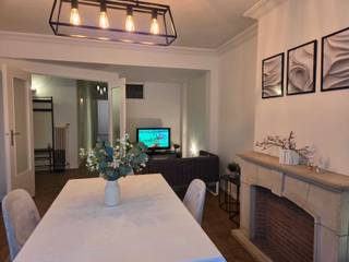 Op 50m van het strand vind u dit prachtig, ruim instapklaar appartement (gemeubeld of ongemeubeld) met lift, gerenoveerd en opgeschilderd in 2025, ideaal als vaste woonst, 2de verblijf of investering, gelegen in de Koningsstraat 35 bus2, in een kleine goed onderhouden residentie op het tweede verdiep met 2 ruime slaapkamers (11 m2 en 15 m2) waarvan één met terras en ingebouwde kast, inkomhal, woonkamer met veel lichtinval, keuken met verschillende nieuwe toestellen en vernieuwde hoogwaardige koperen leidingen: vaatwasmachine, elektrisch fornuis, dampkap, oven, ijskast met diepvriezer (onder garantie), badkamer met douche, dubbele lavabo en aansluiting voor een wasmachine, nieuwe elektrische boiler en waterontharder, gasten toilet, berging, private kelder en camera bewaking. <br />Gelegen op enkele voetstappen van de Albert I-promenade en strand, op 200m van het casino en 250m van de winkelstraat.<br />Openbaar vervoer en Leopoldpark kan u vinden op 100m.<br />De verwarming is individueel op stookolie, met een laag epc C, slechts op enkele punten van B.<br />Naast het appartement worden geregeld garages te huur en te koop aangeboden.<br /><br />Voor meer informatie mag u steeds bellen naar Chris &amp; Roel op het nummer 0496/ 07 60 31.