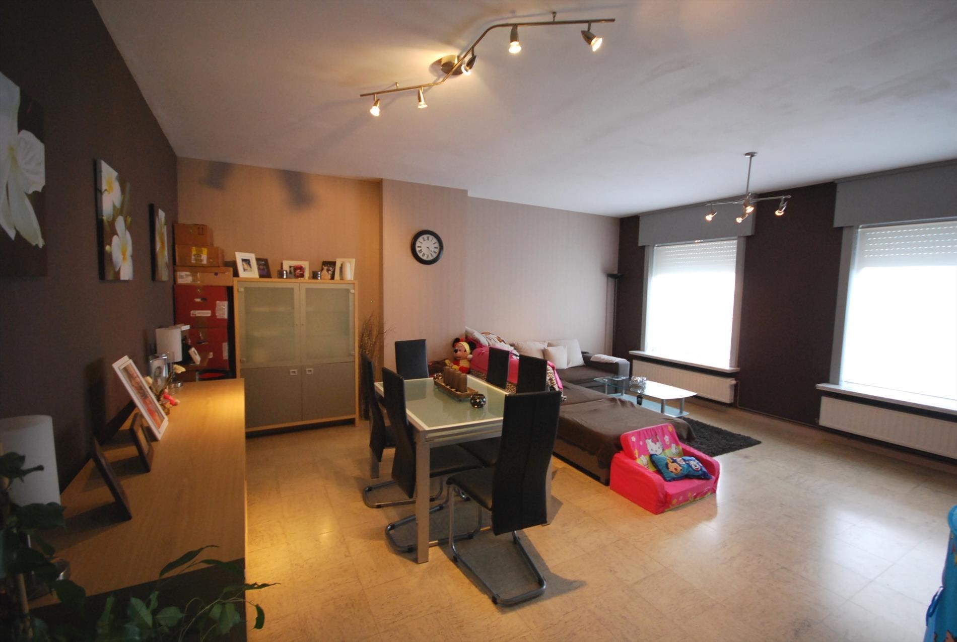 HALFOPEN WONING MET 3 SLAAPKAMERS EN AANGENAME TUIN - foto 2