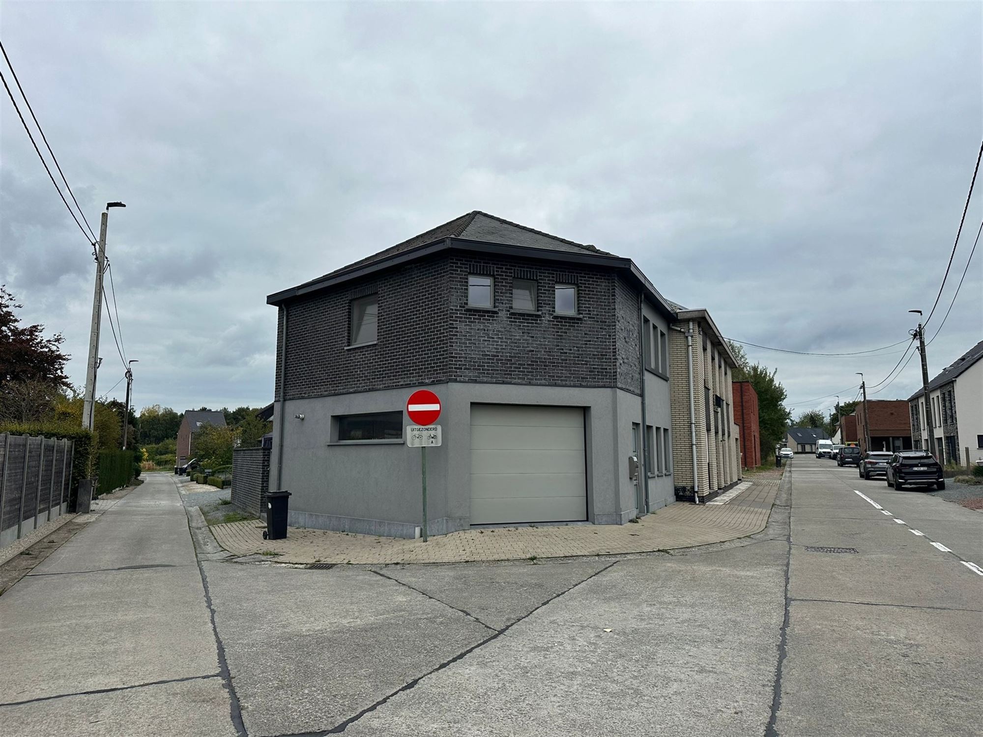 Kwalitatieve woning met garage en terras - foto 1