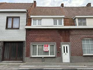Ben je op zoek naar een betaalbare woning met veel mogelijkheden nabij het centrum van Aalbeke?Ontdek deze charmante gezinswoning met 3...