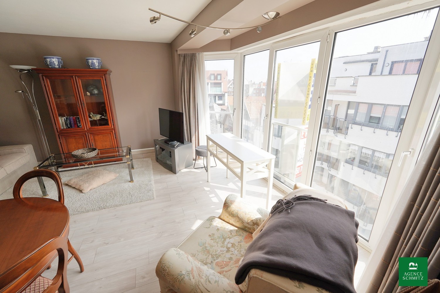 Mooi appartement met 1 slaapkamer gelegen aan de kruising van de Zoutelaan met de Lippenslaan. - foto 2