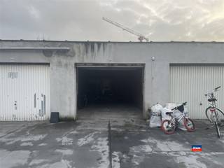 <p>TE KOOP | HOBOKEN | GARAGEBOX 20 m² MET KANTELPOORT | Garagebox gelegen in garagecomplex met ingang in de Distelvinklaan. Beschikbaar bij akte</p>