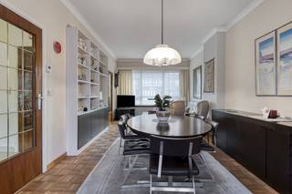 You enter through the entrance hall with access to the living space, a guest toilet, the kitchen and the basement. At the back, there is a...