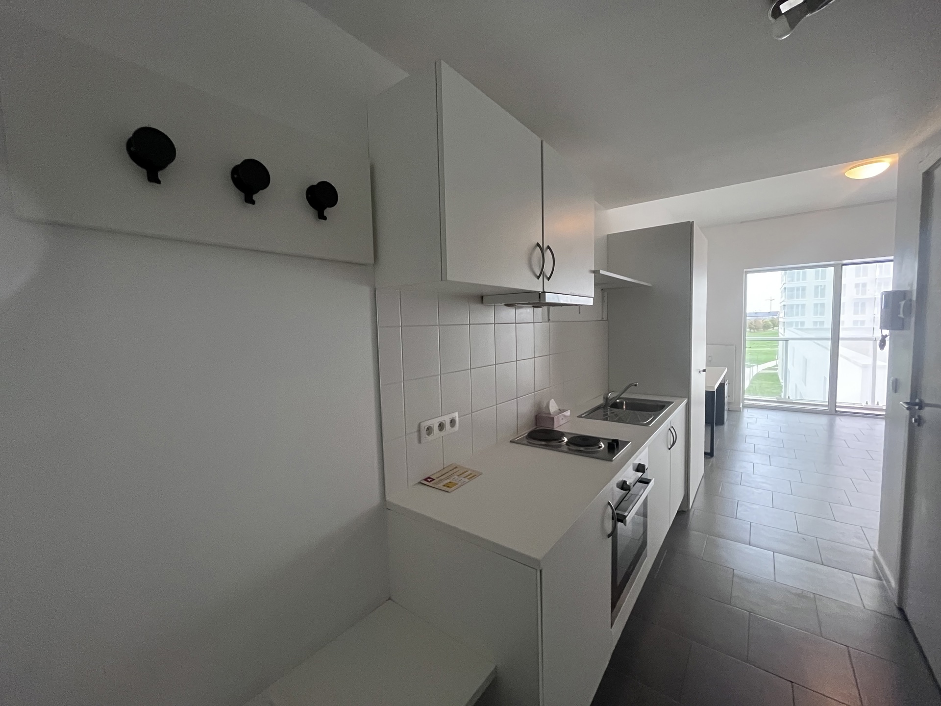 Gemeubelde studio met balkon - foto 4